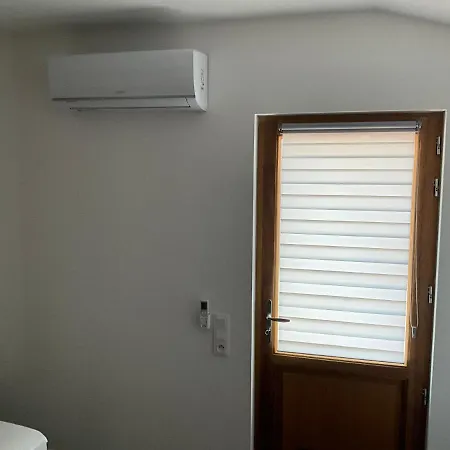 Number9 - Now With Air Conditioning 3* Carlipa