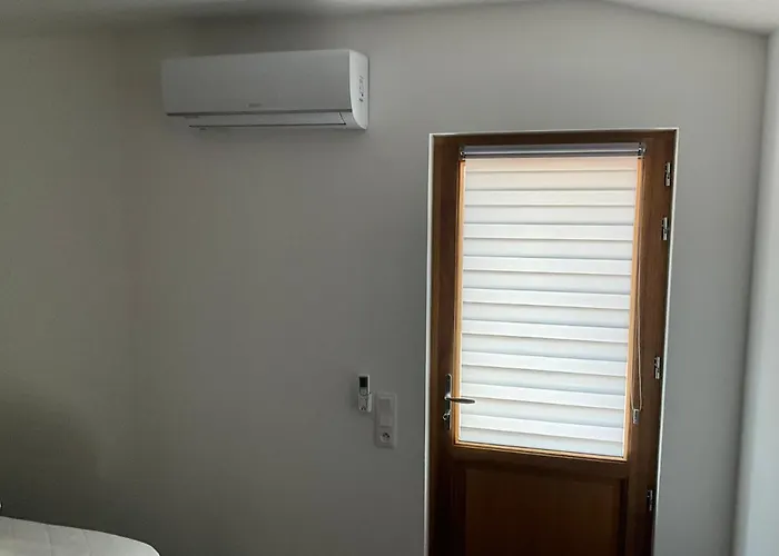 Number9 - Now With Air Conditioning 3* Carlipa